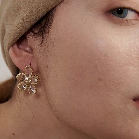 14K Gold Plated CZ Diamond Flower Stud Statement Earrings - Picture 6 of 9